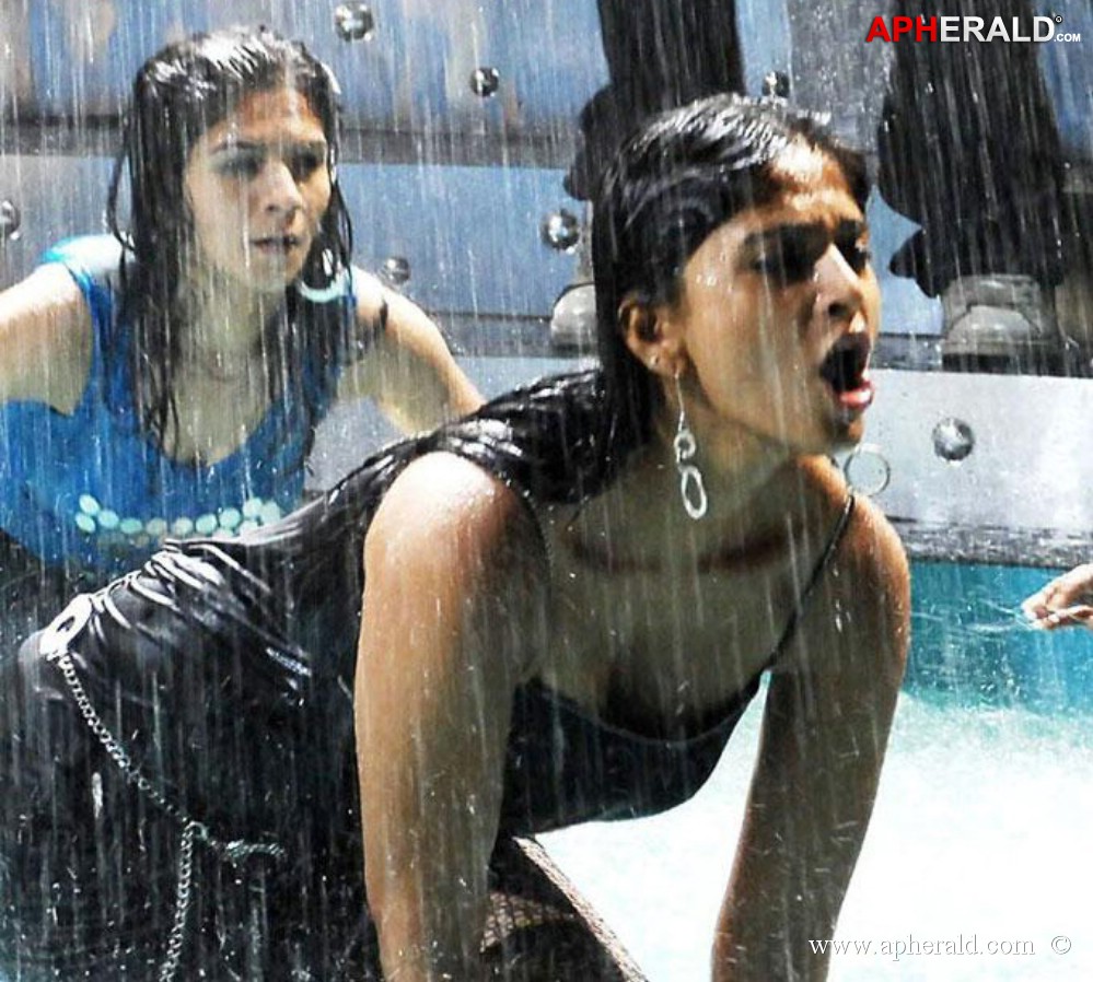 Anushka wet in rain photos