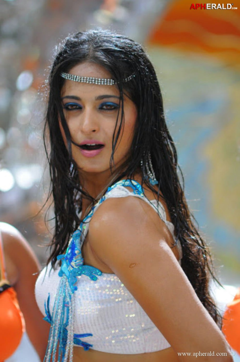 Anushka wet in rain photos