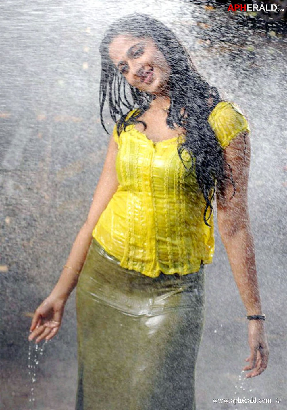 Anushka wet in rain photos