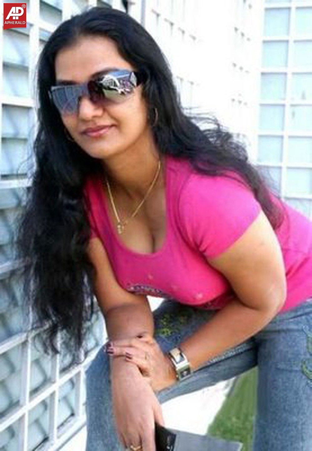 apoorva anty hot pics