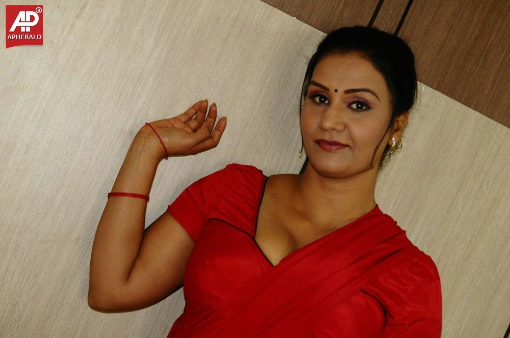 apoorva anty hot pics