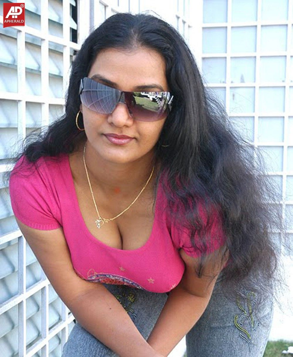 apoorva anty hot pics