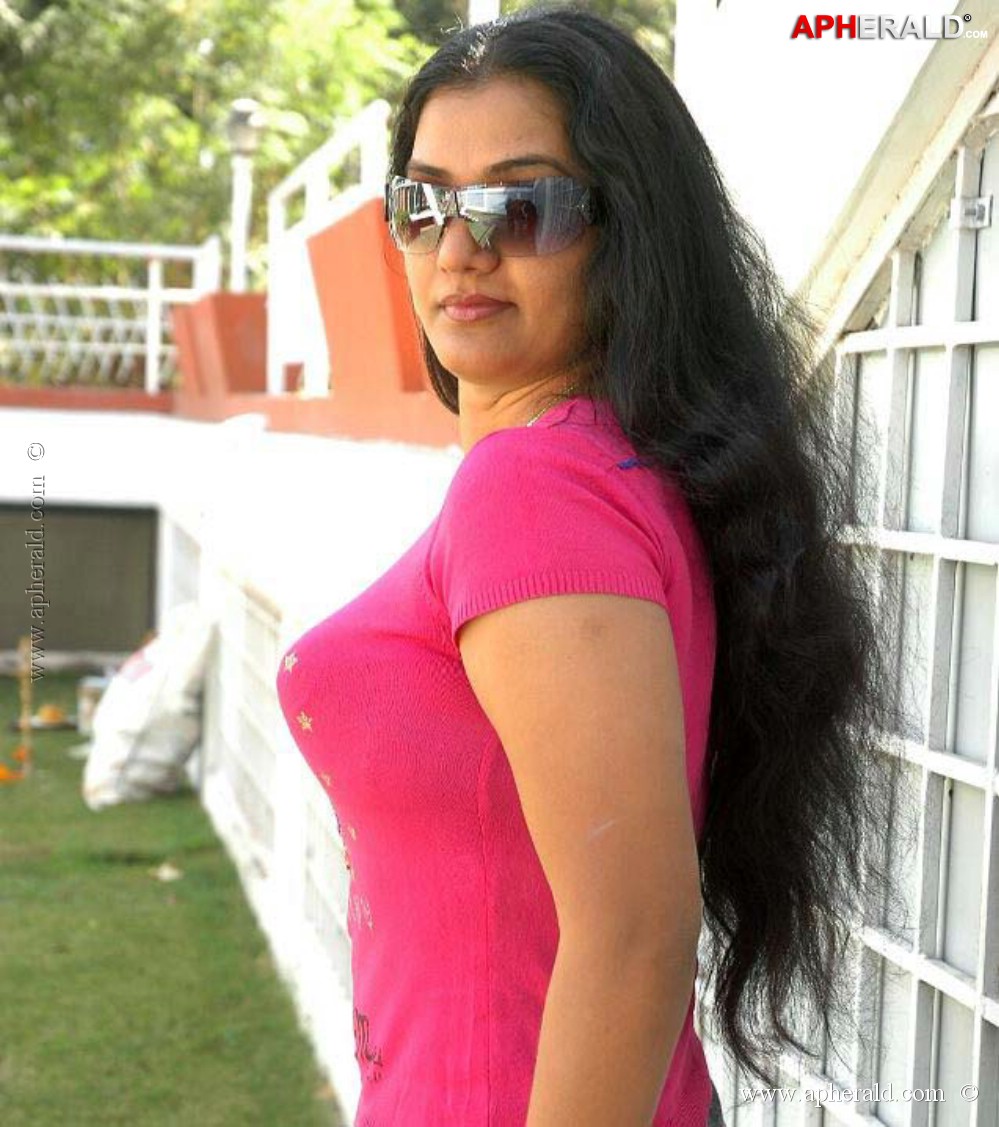 Apoorva Hot Navel Photos