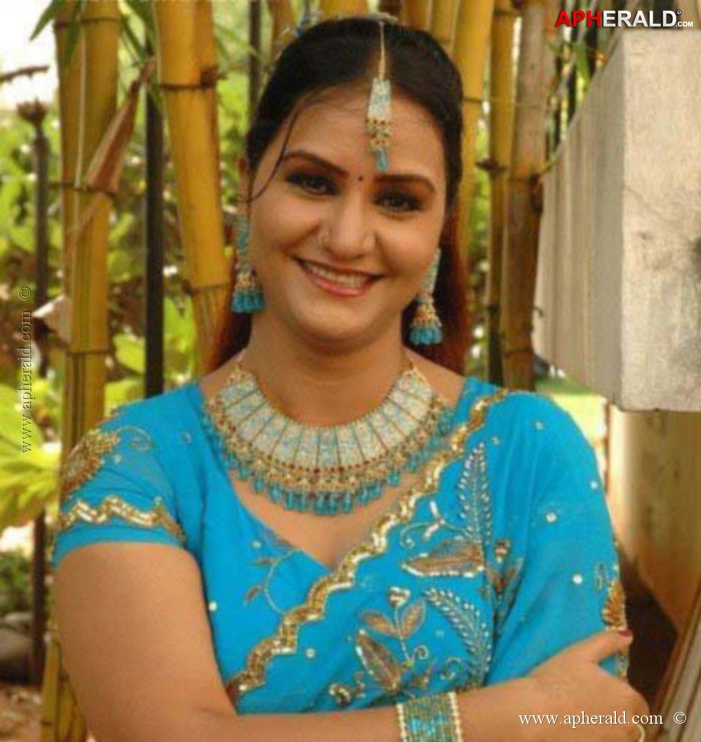 Apoorva Hot Navel Photos