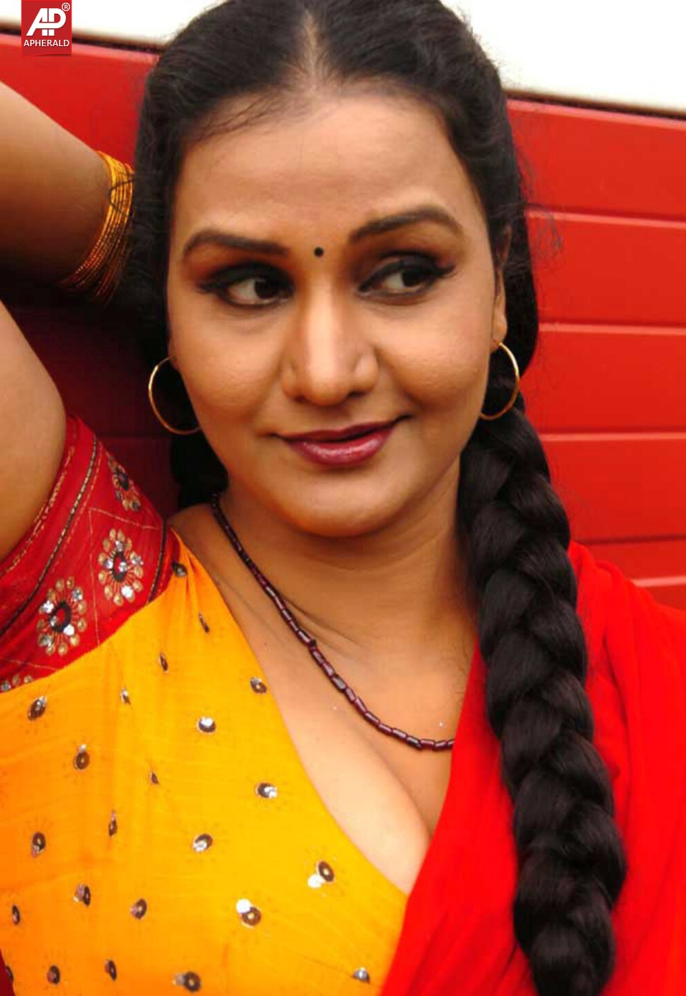 apoorva hot navel pictures
