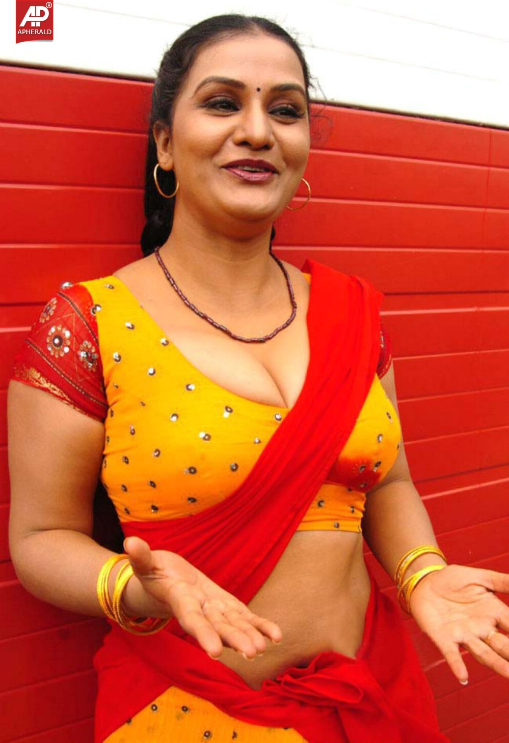 apoorva hot navel pictures