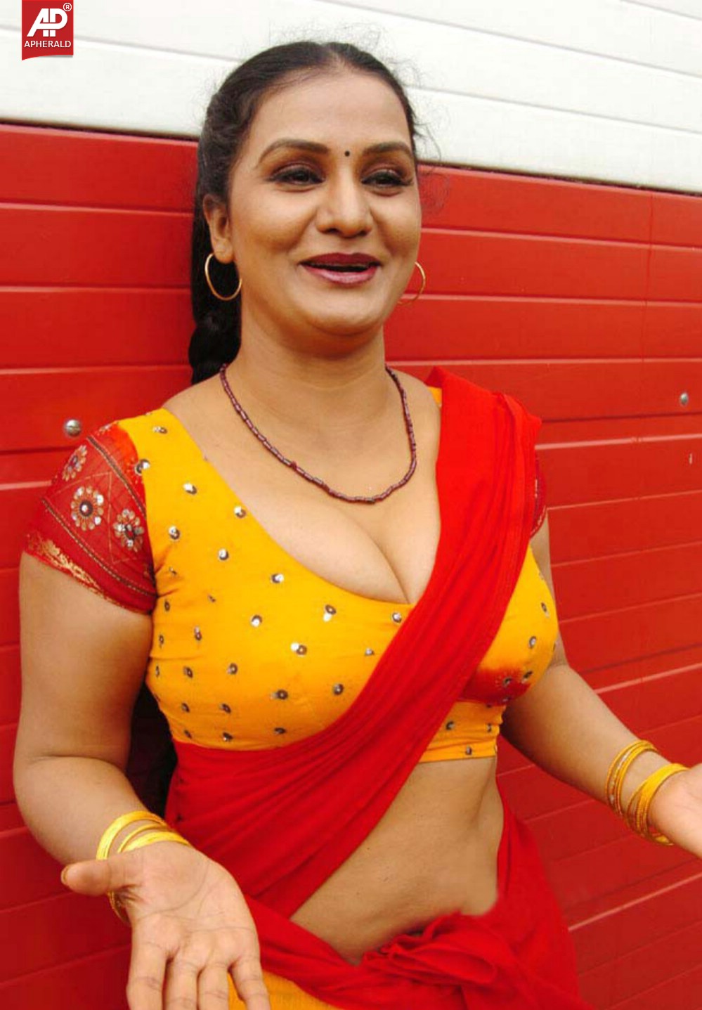 apoorva hot navel pictures