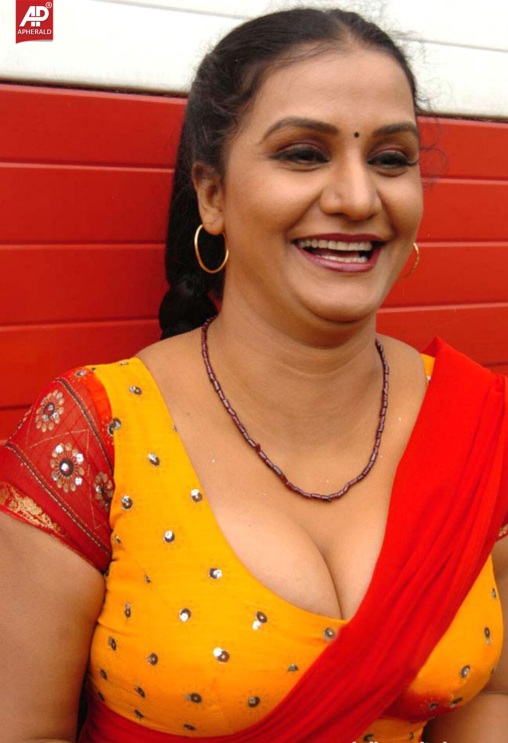 apoorva hot navel pictures