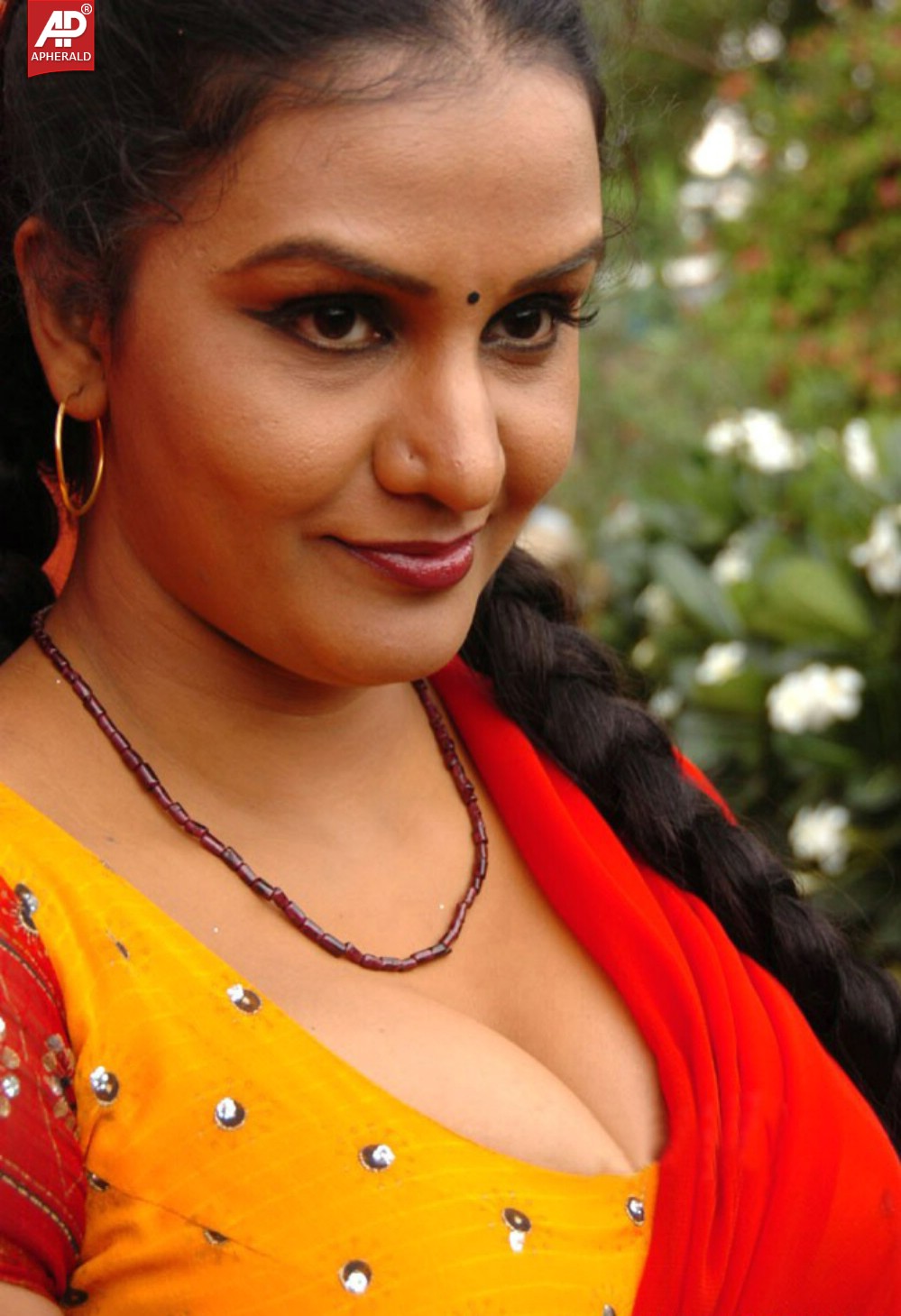 apoorva hot navel pictures