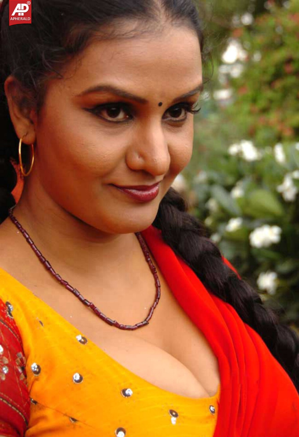 apoorva hot navel pictures