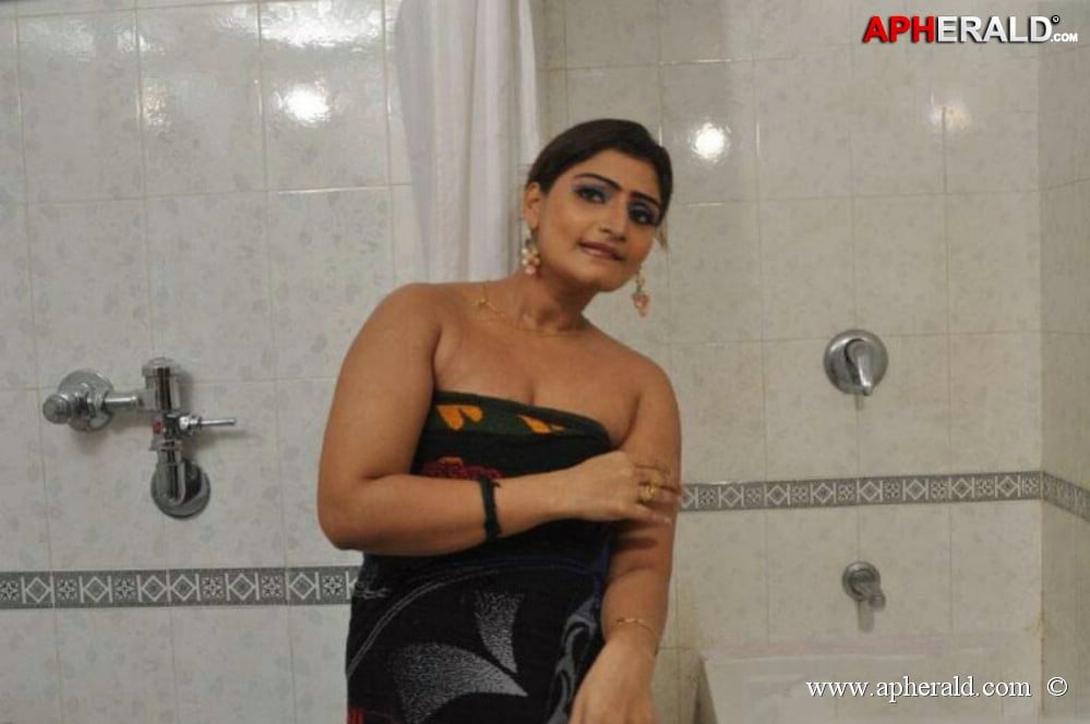 Babilona Unseen Hot Navel Gallery