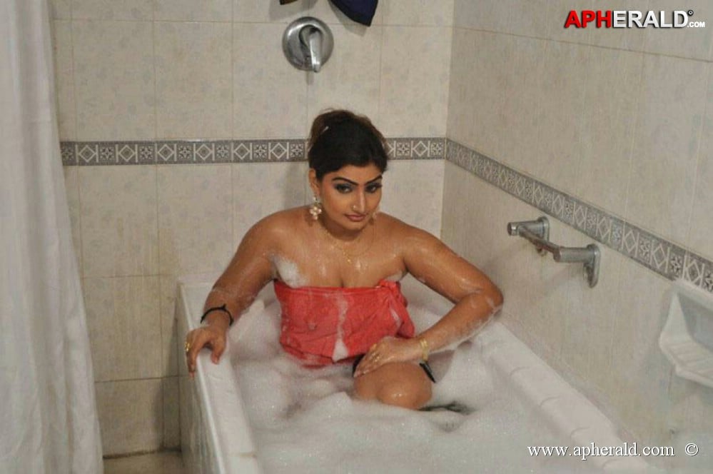 Babilona Unseen Hot Navel Gallery