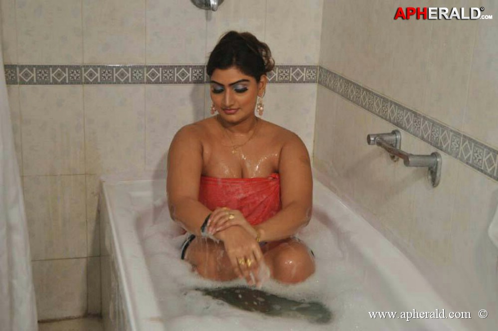 Babilona Unseen Hot Navel Gallery