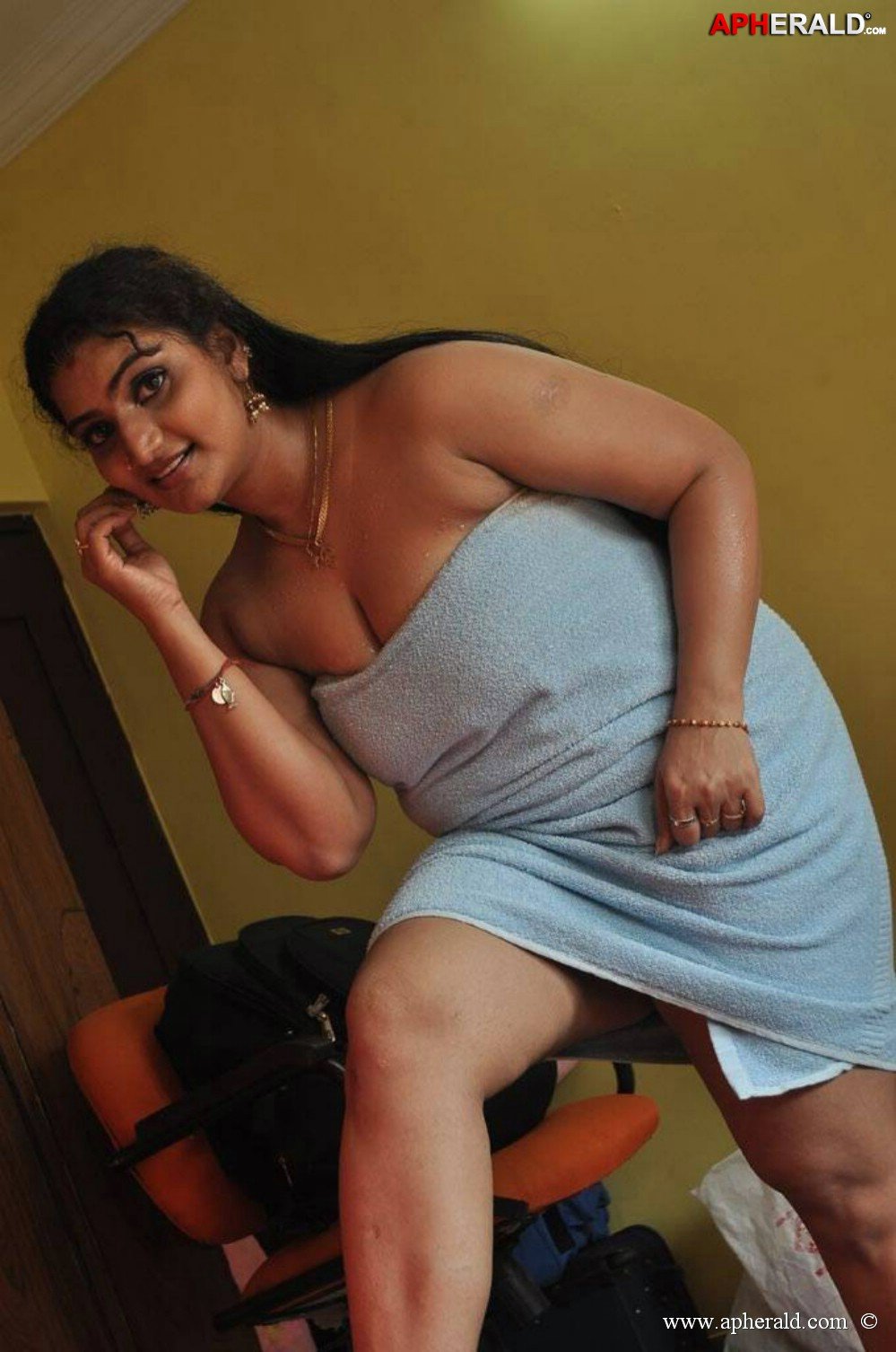 Babilona Unseen Hot Navel Gallery