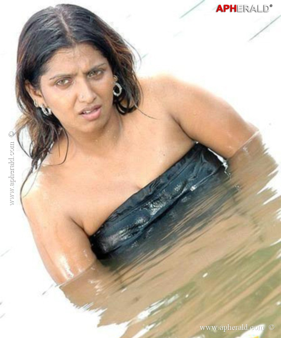 Bhuvaneswari Hot Navel Stills