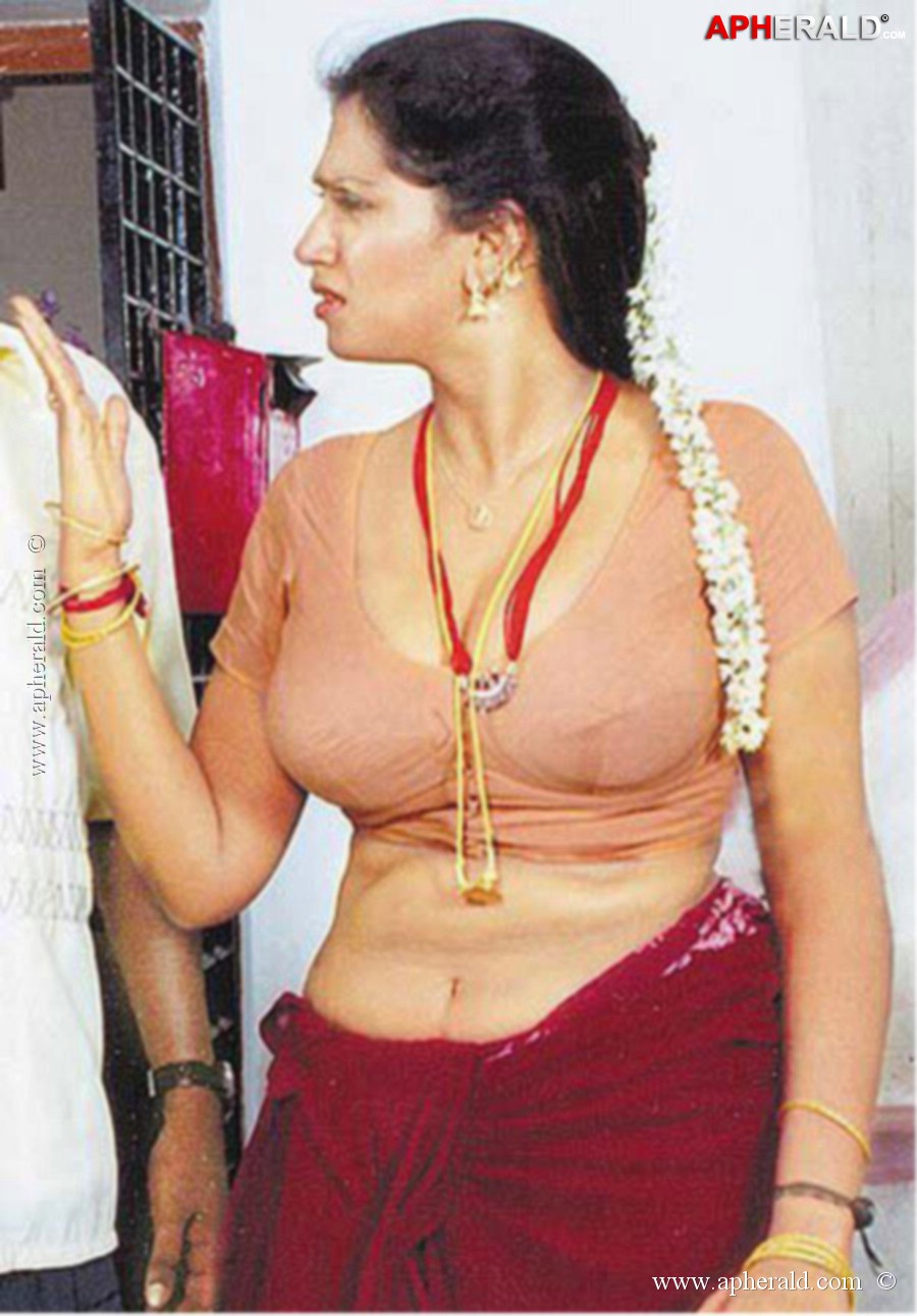 Bhuvaneswari Hot Navel Pics