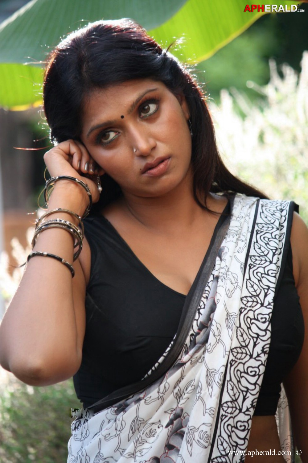 Bhuvaneswari Sexy Saree Photos