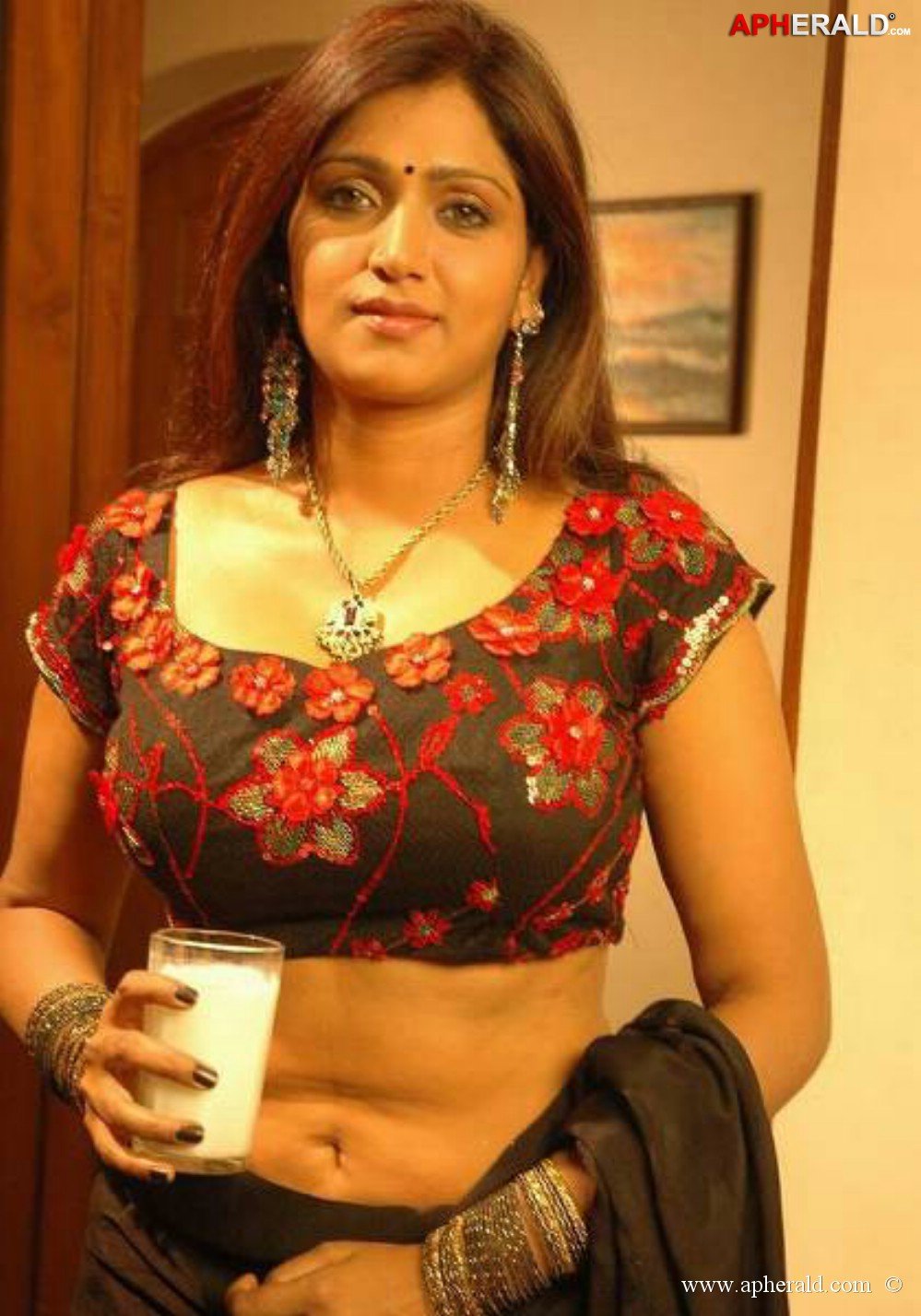 Bhuvaneswari Sexy Saree Photos