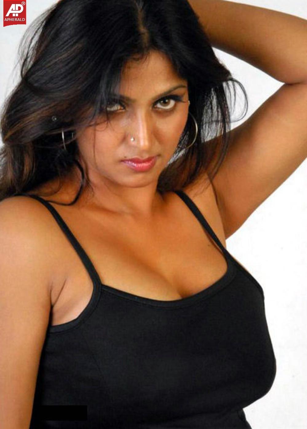 Bhuwaneshwari Aunty Hot Stills