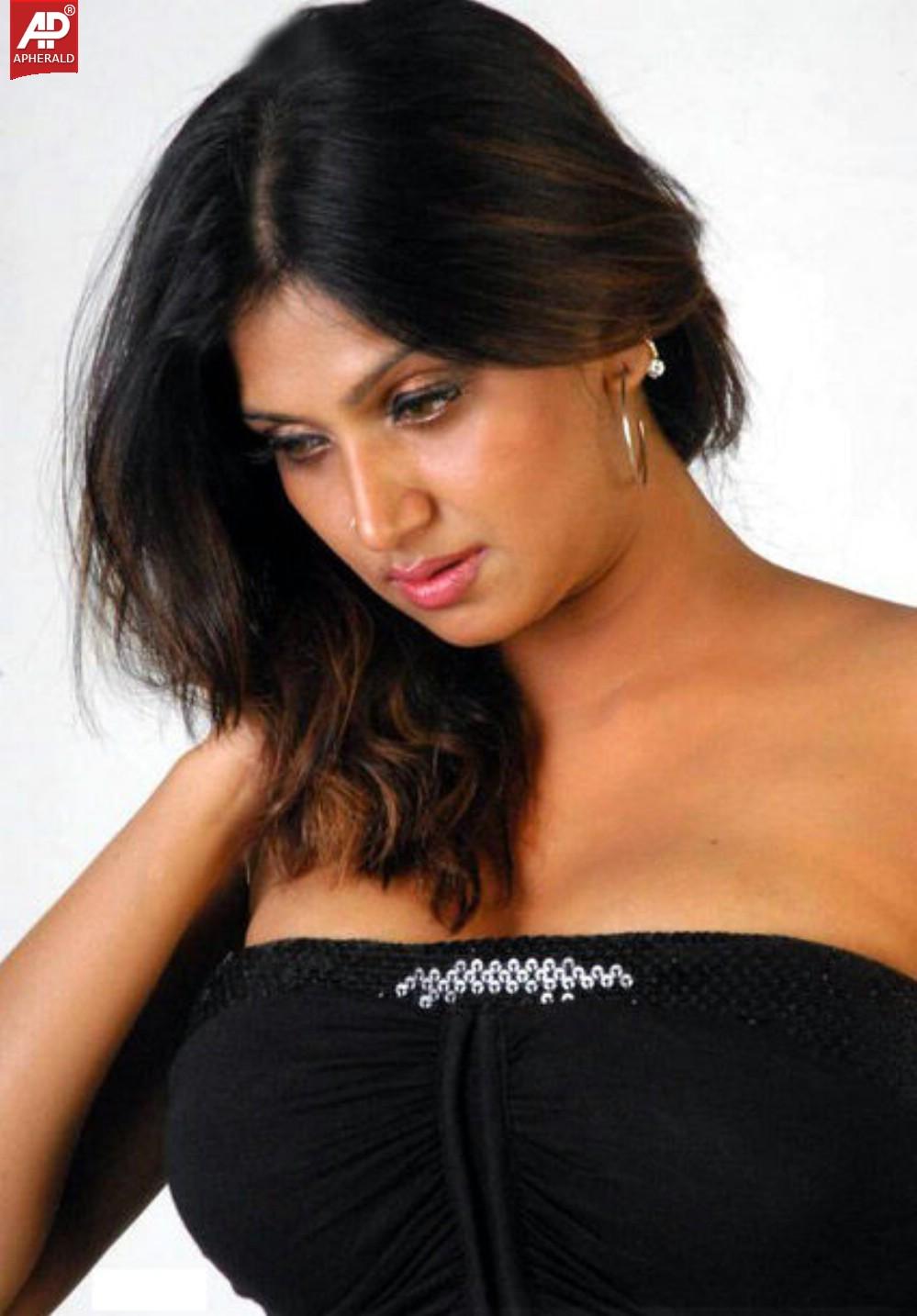 Bhuwaneshwari Aunty Hot Stills