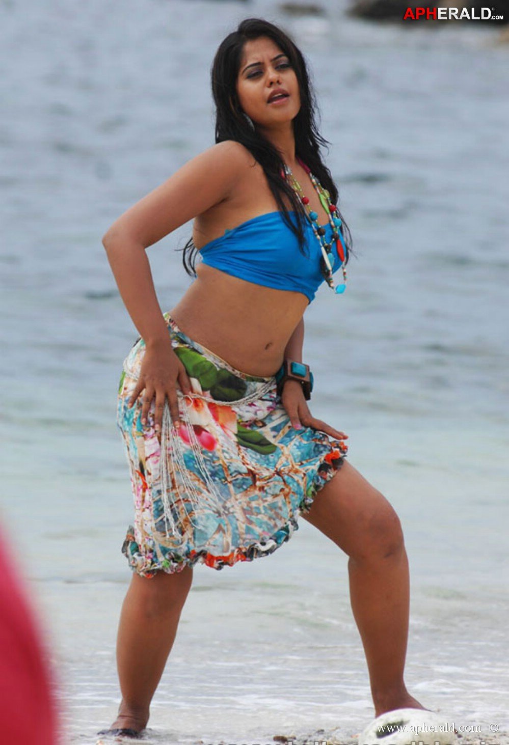 Bindhu Madhavi Hot Stills in Beach