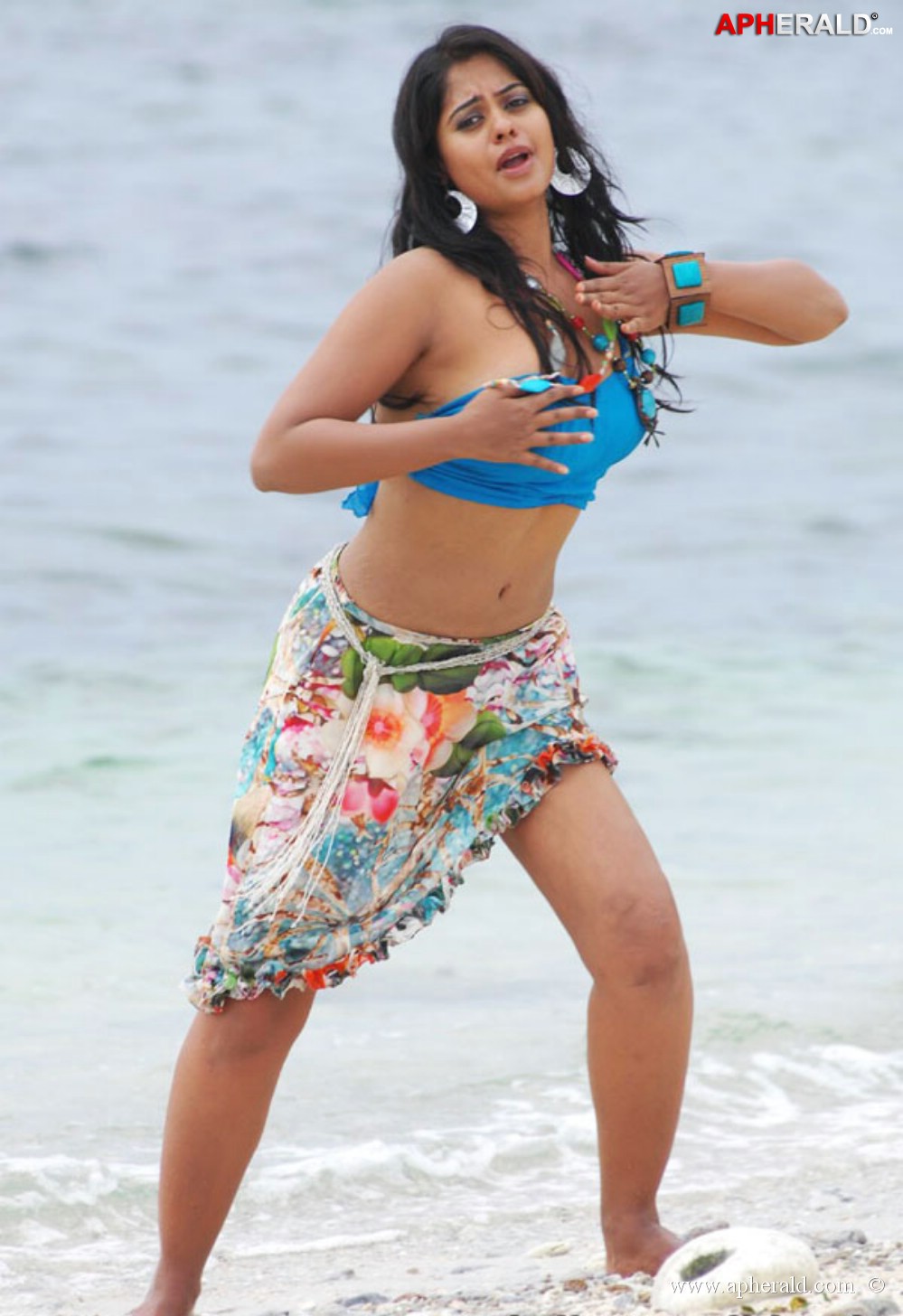 Bindhu Madhavi Hot Stills in Beach