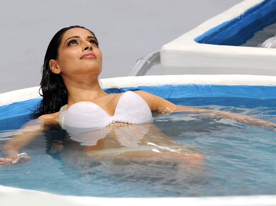 Bipasha Basu Hot Spicy Pics
