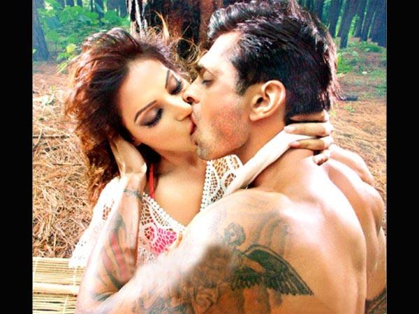 Bipasha Basu Lip Lock Kissing Scenes