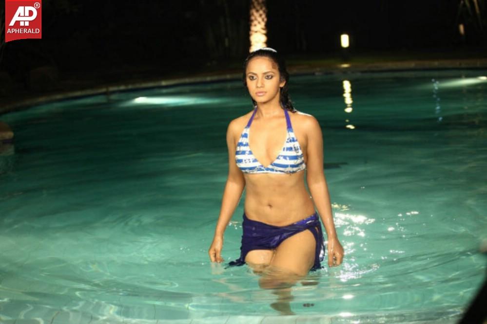 Bollywood Actress Hot Bikini Photos