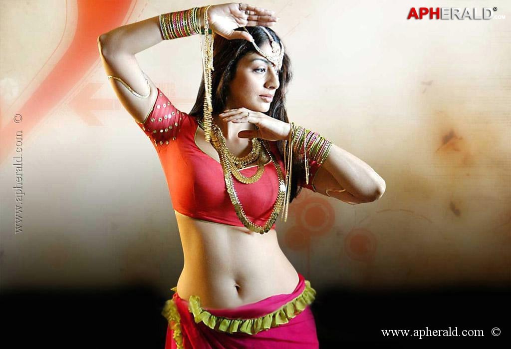 Bollywood Actress Hot Saree Pics