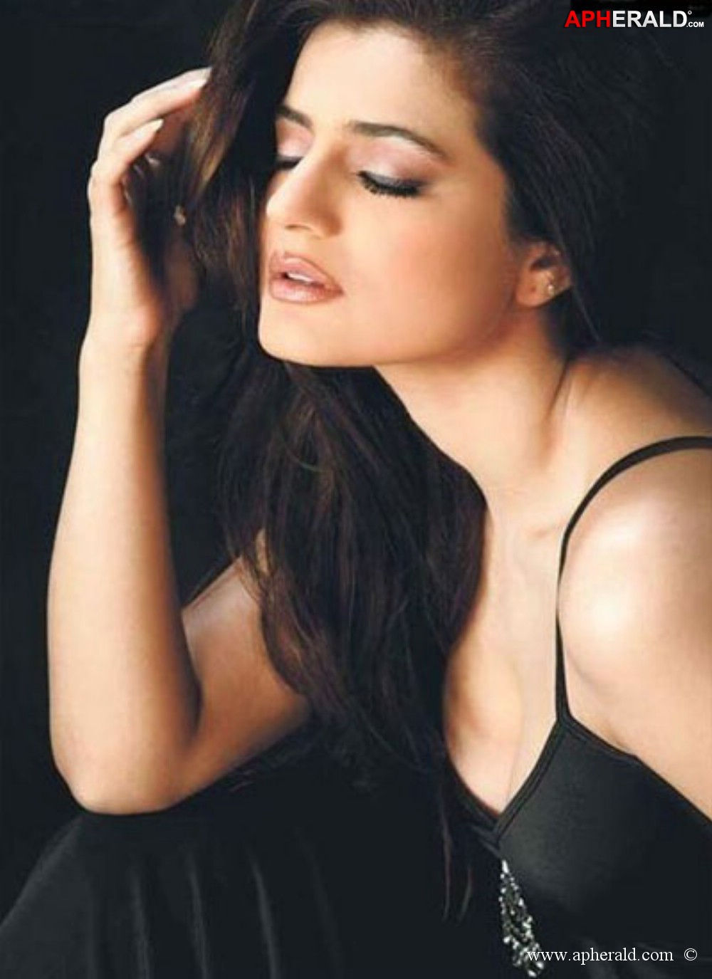 Bollywood Actress sizzling hot Pics