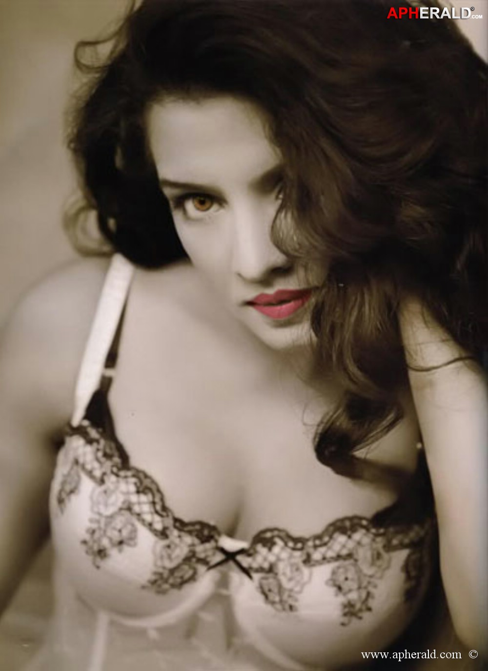 Bollywood Actress sizzling hot Pics