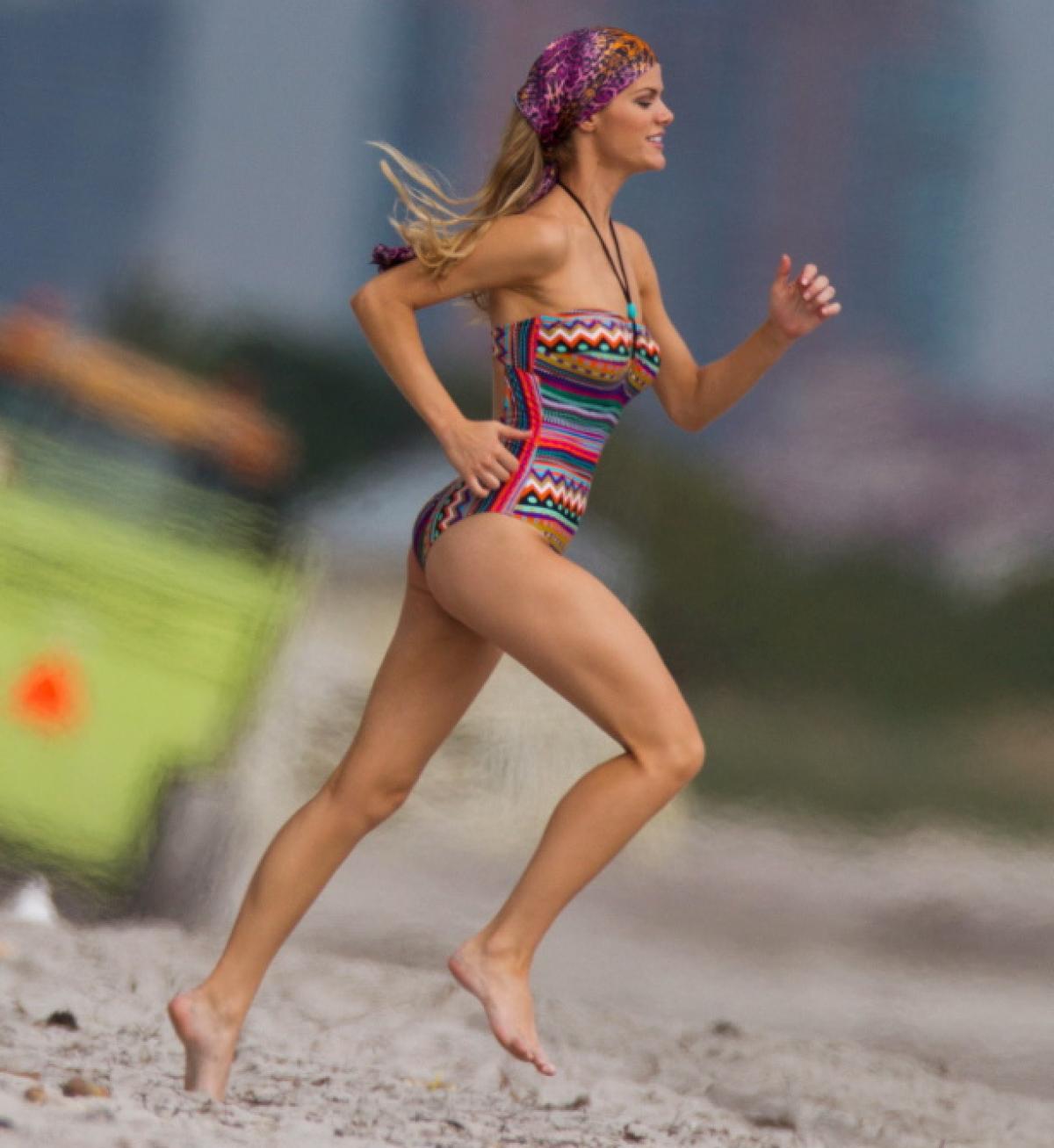 Brooklyn Decker Hot Stills