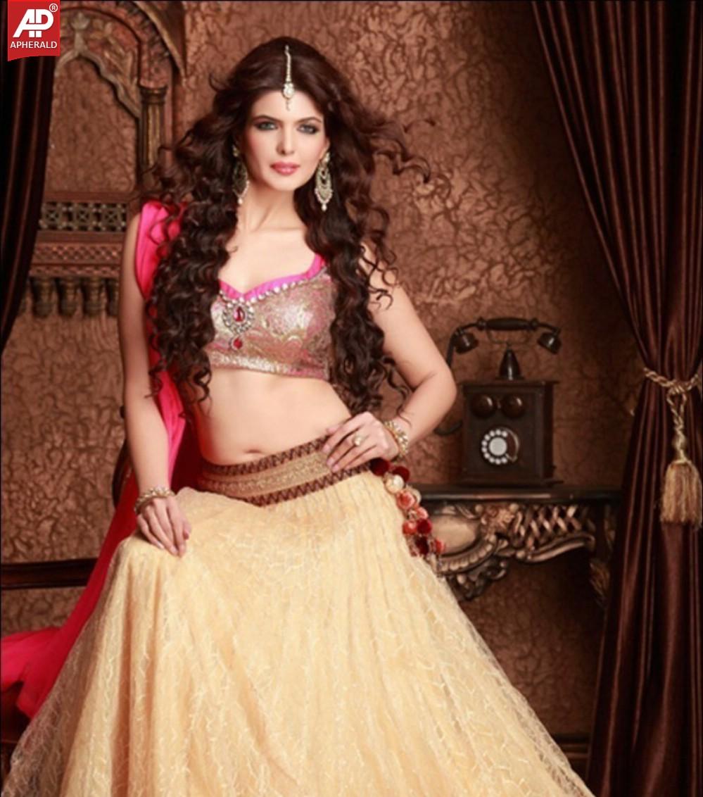 Charan Dhillon Hot Photoshoot 