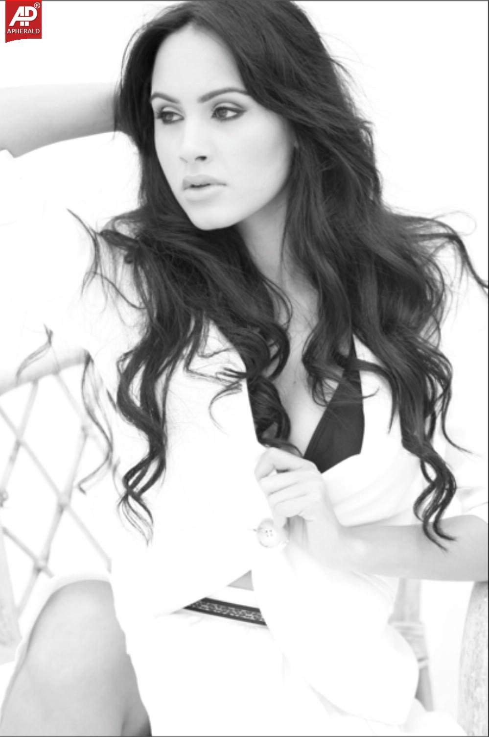 Deana Uppal Hot Phoot Shoot