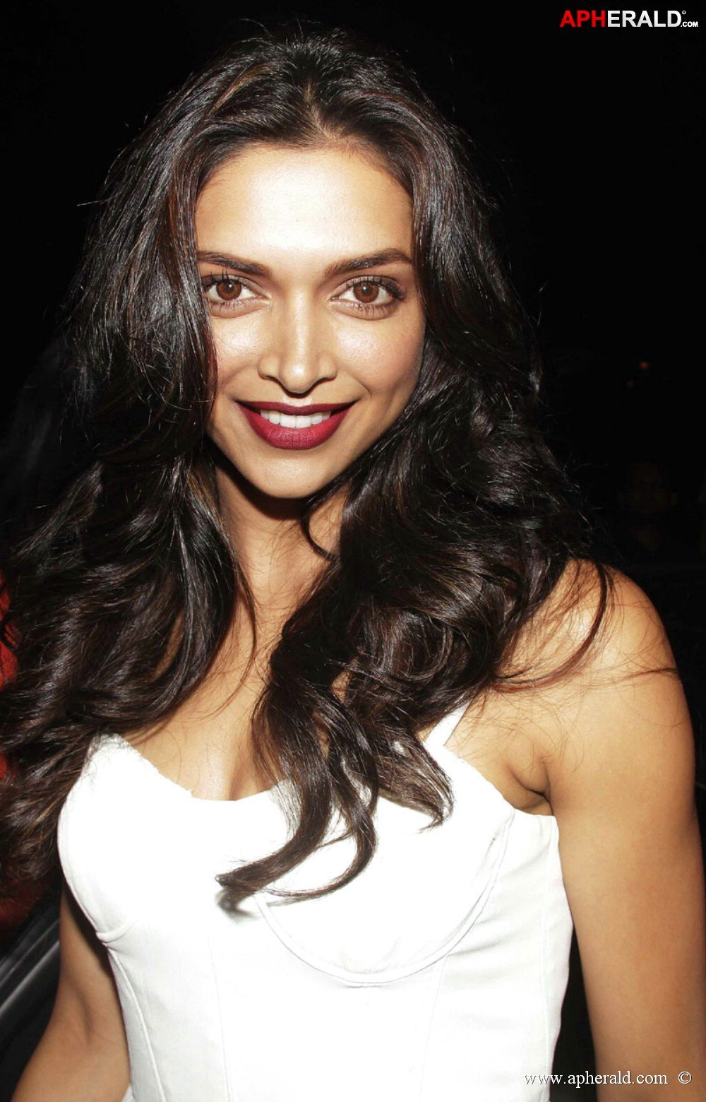 Deepika Padukone new Hot Stills