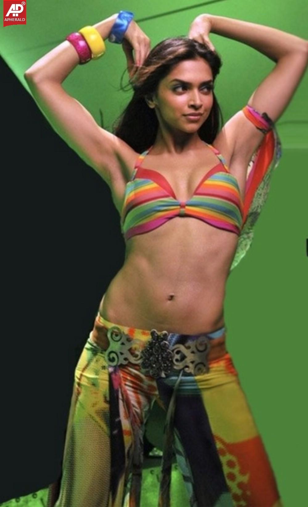 Deepika Padukune Hot Bikini Pics