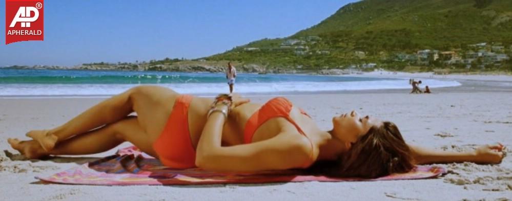 Deepika Padukune Hot Bikini Pics
