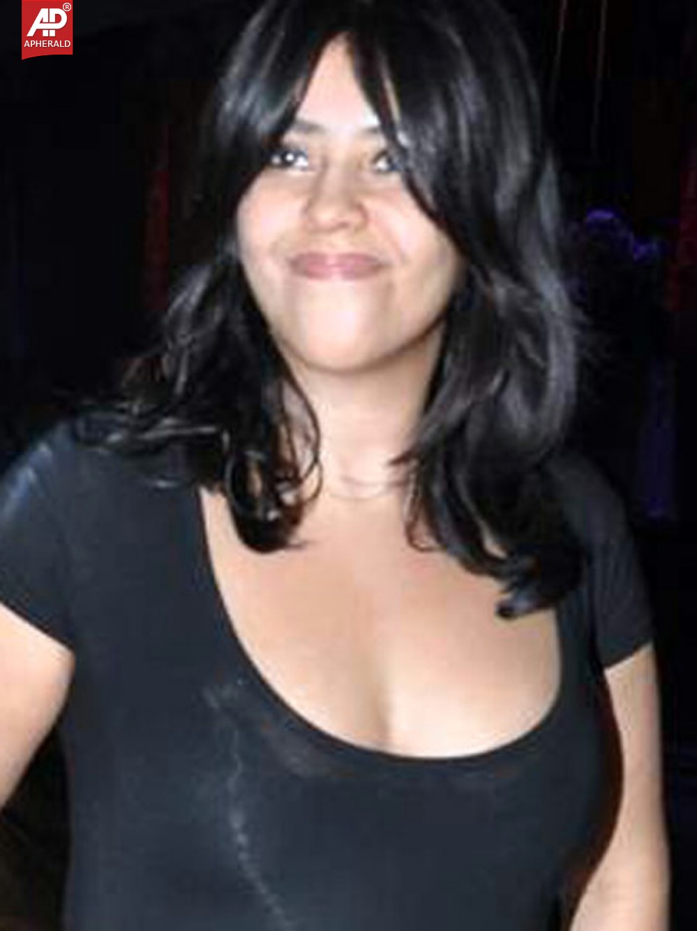 ekta kpoors hot cleavage show
