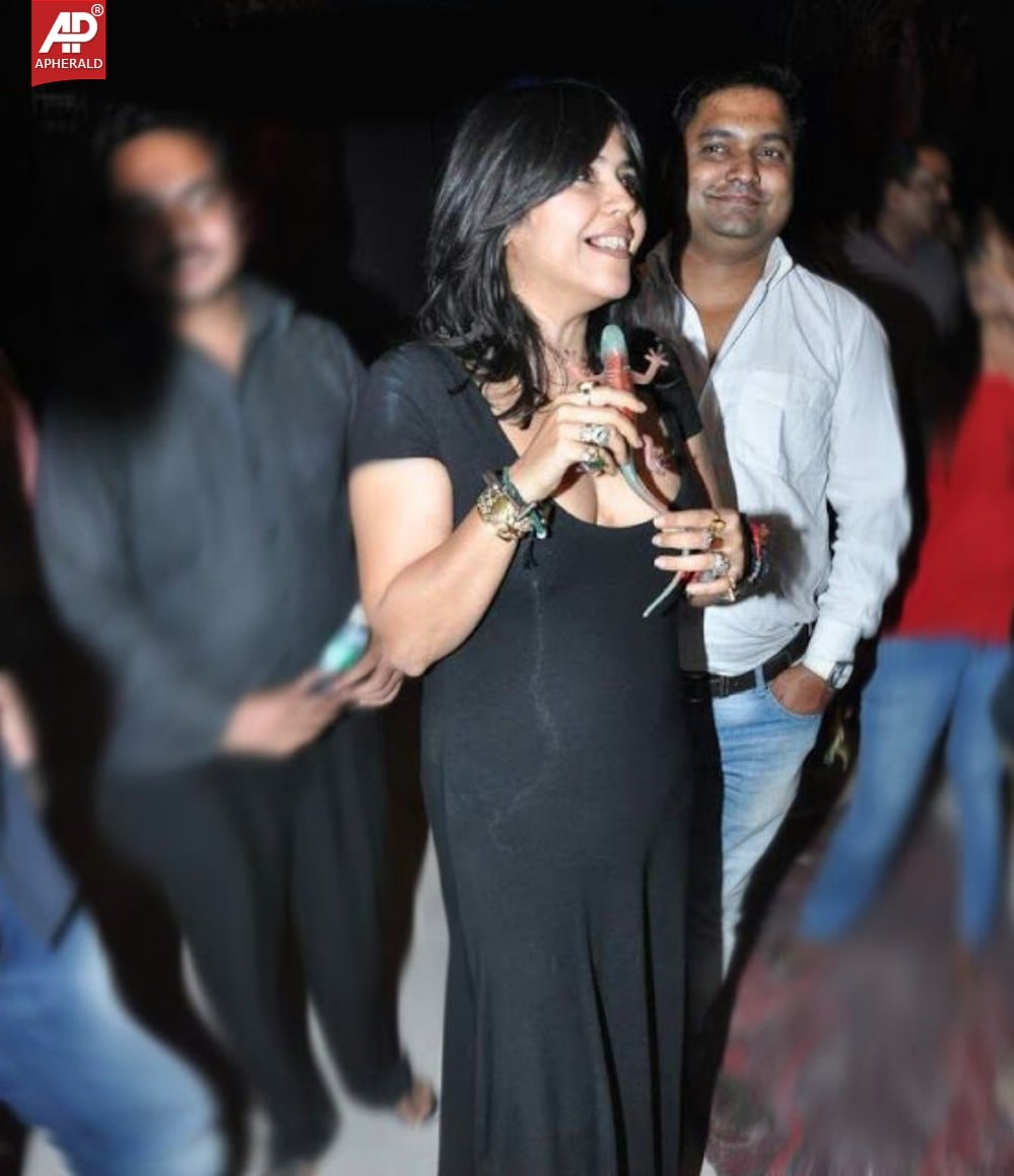 ekta kpoors hot cleavage show