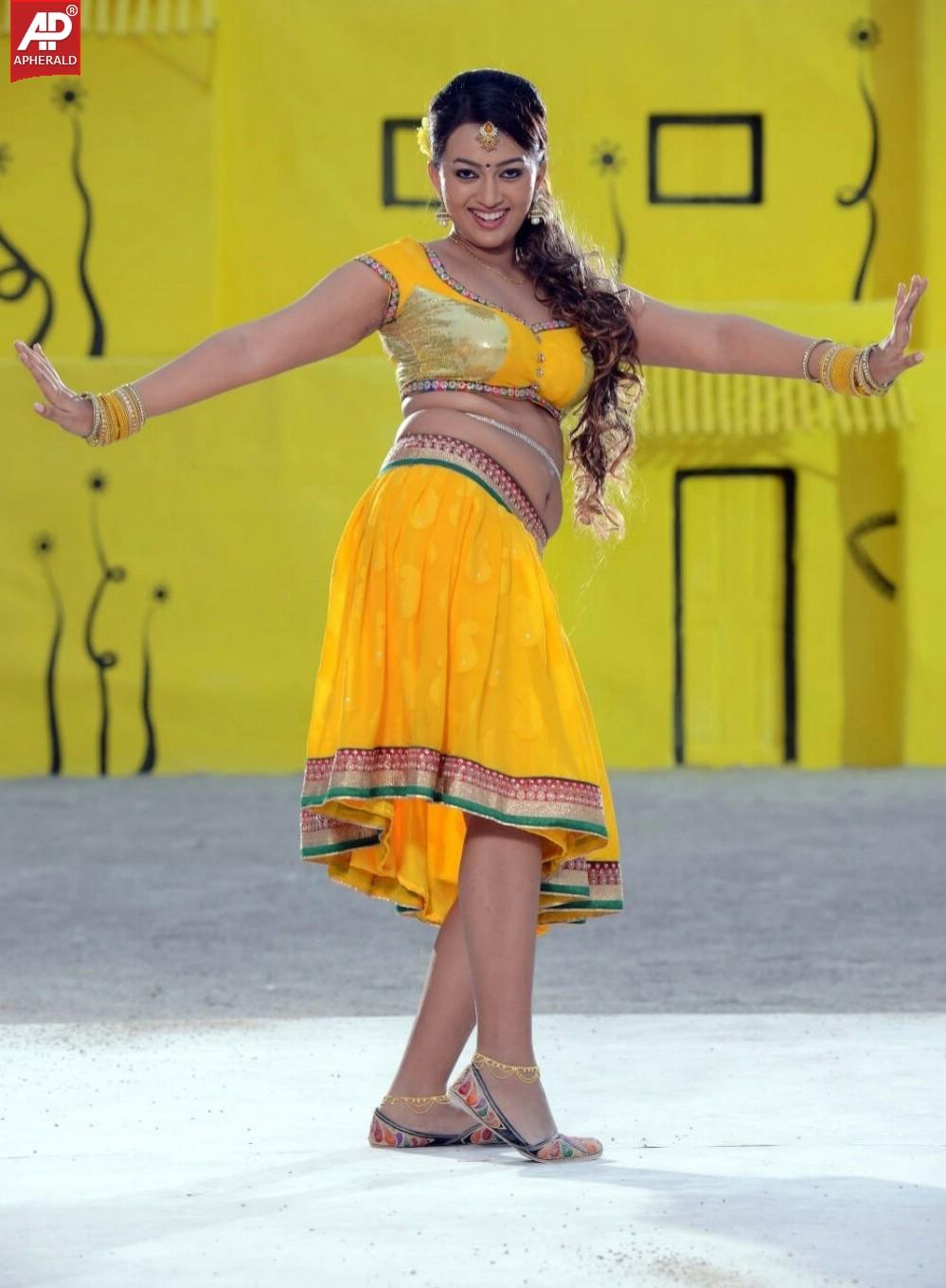 Ester Noronha Hot Photos