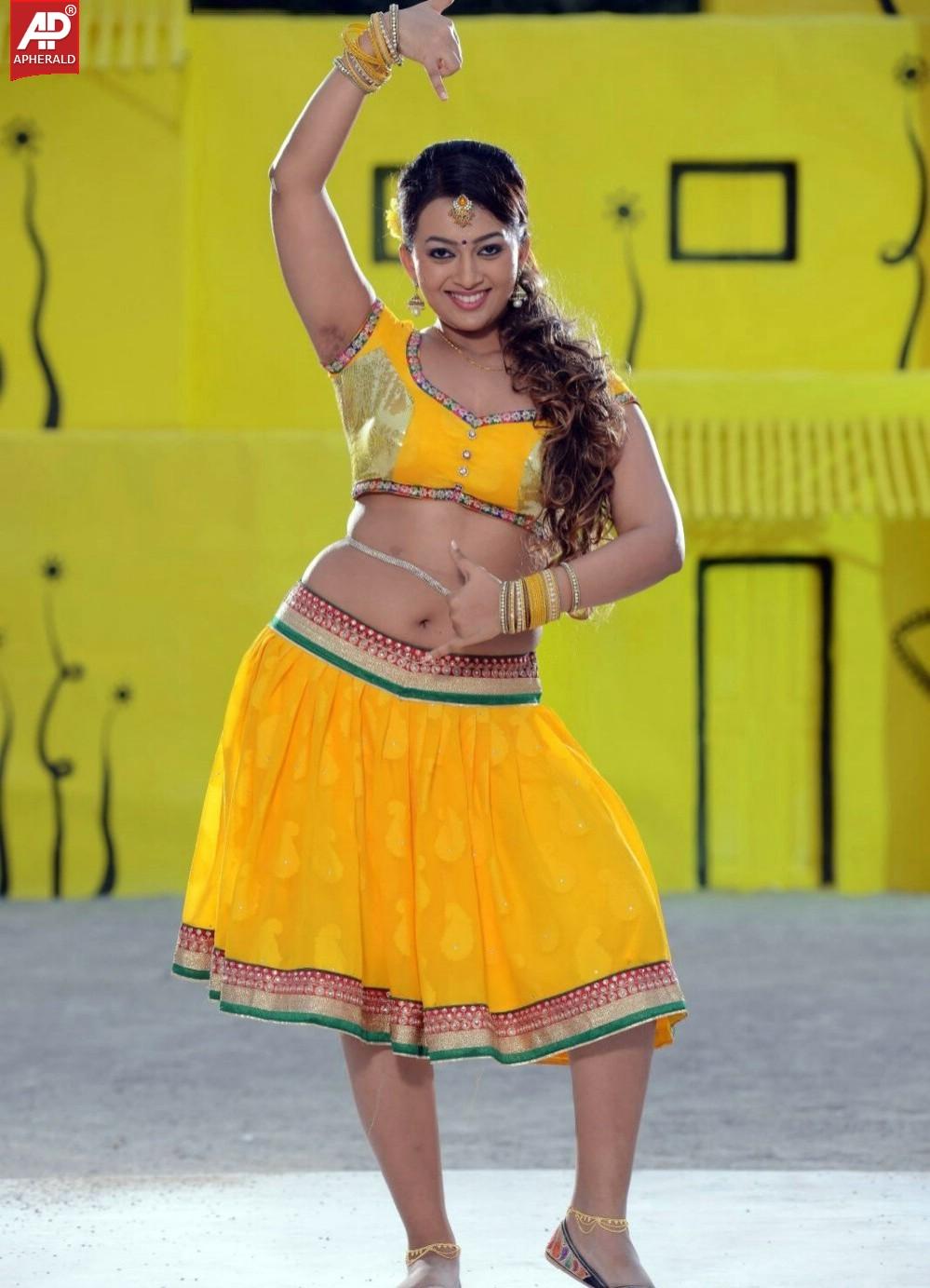 Ester Noronha Hot Photos