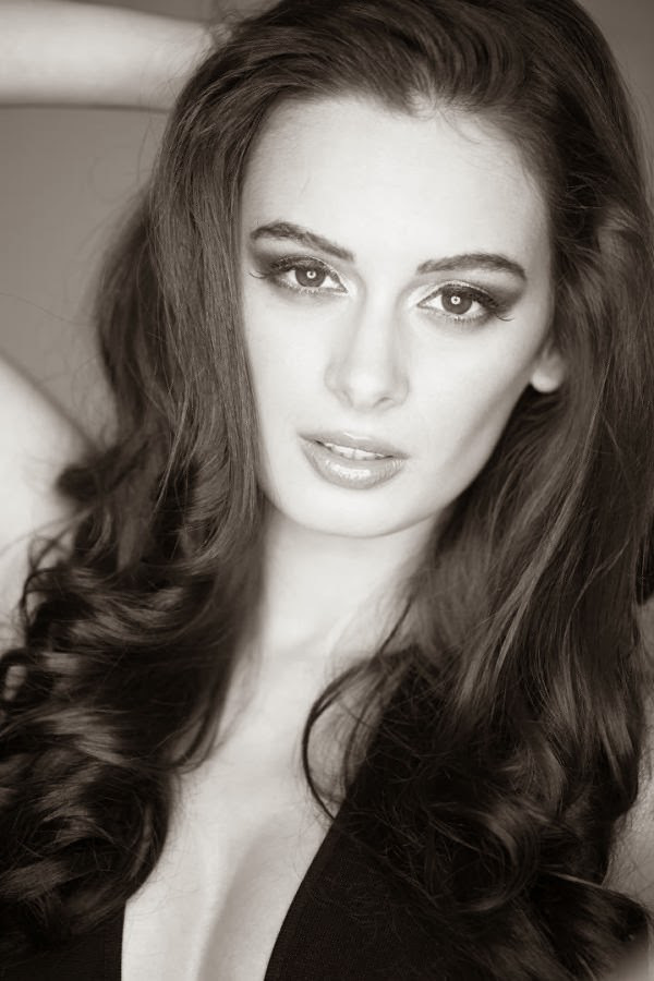Evelyn Sharma Hot Photoshoot 1