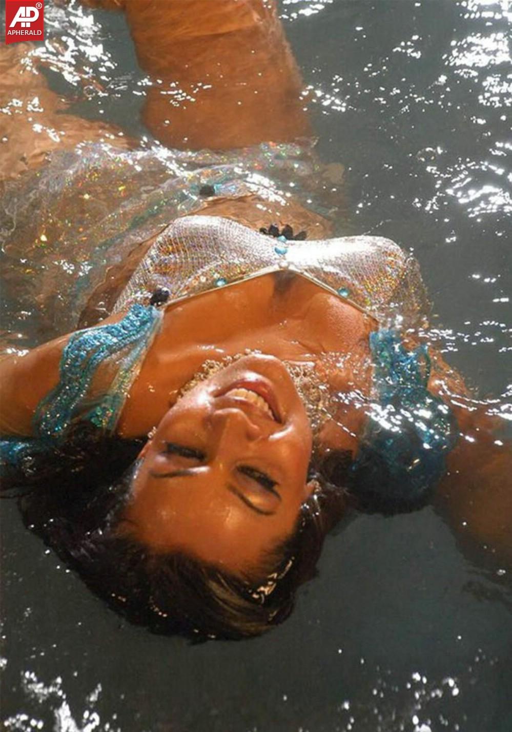 Flora Asha Saini Hot Stills