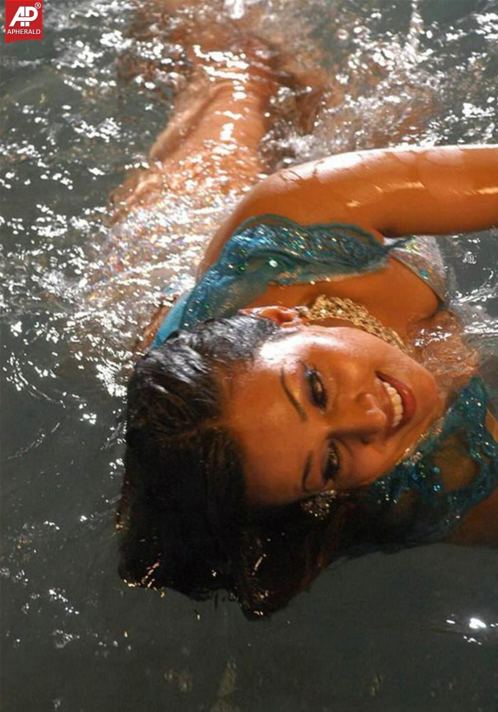 Flora Asha Saini Hot Stills