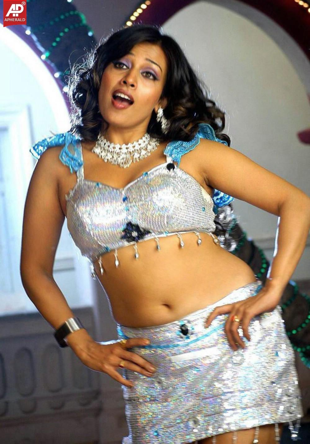 Flora Asha Saini Hot Stills