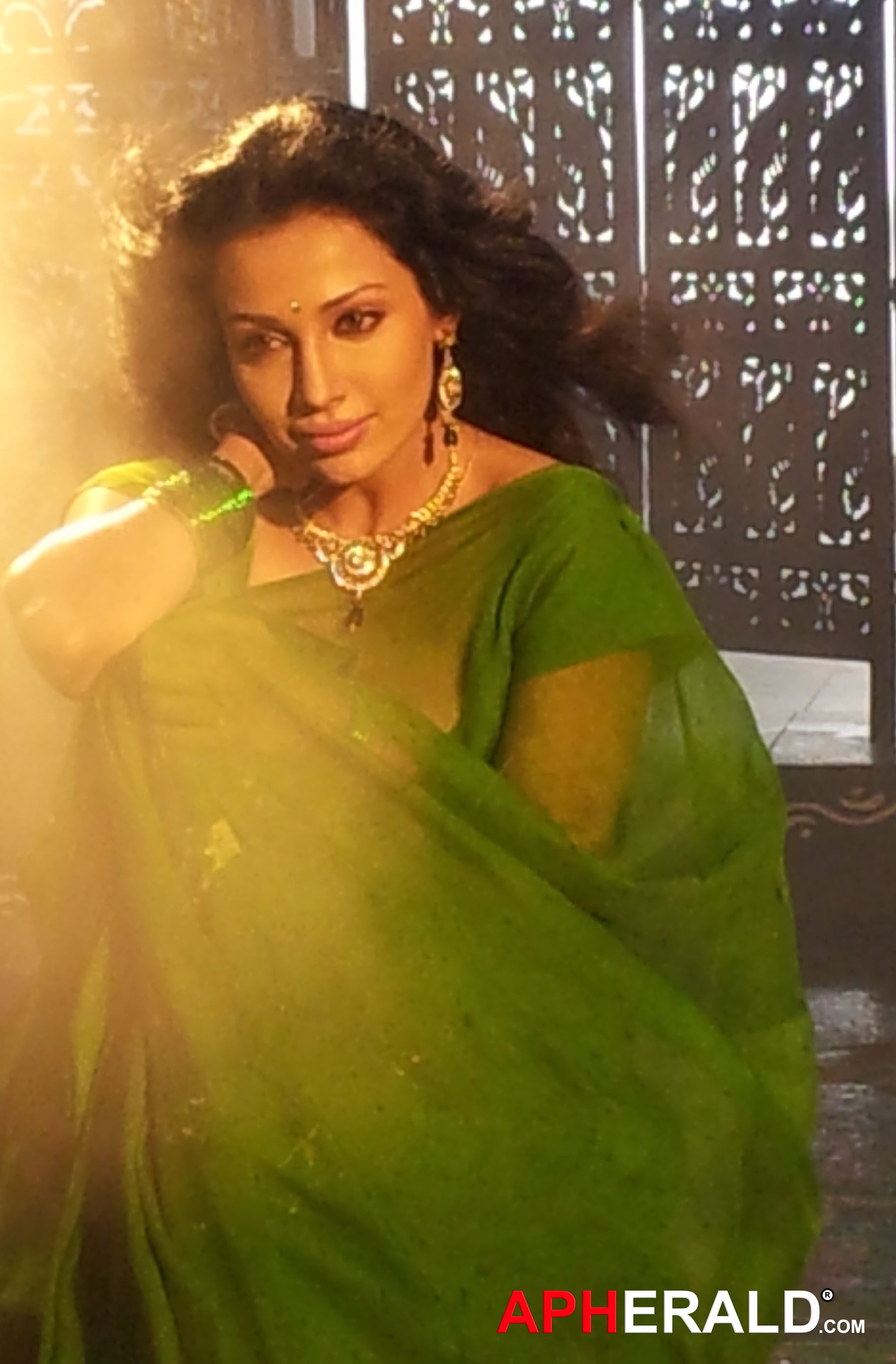 Flora Saini