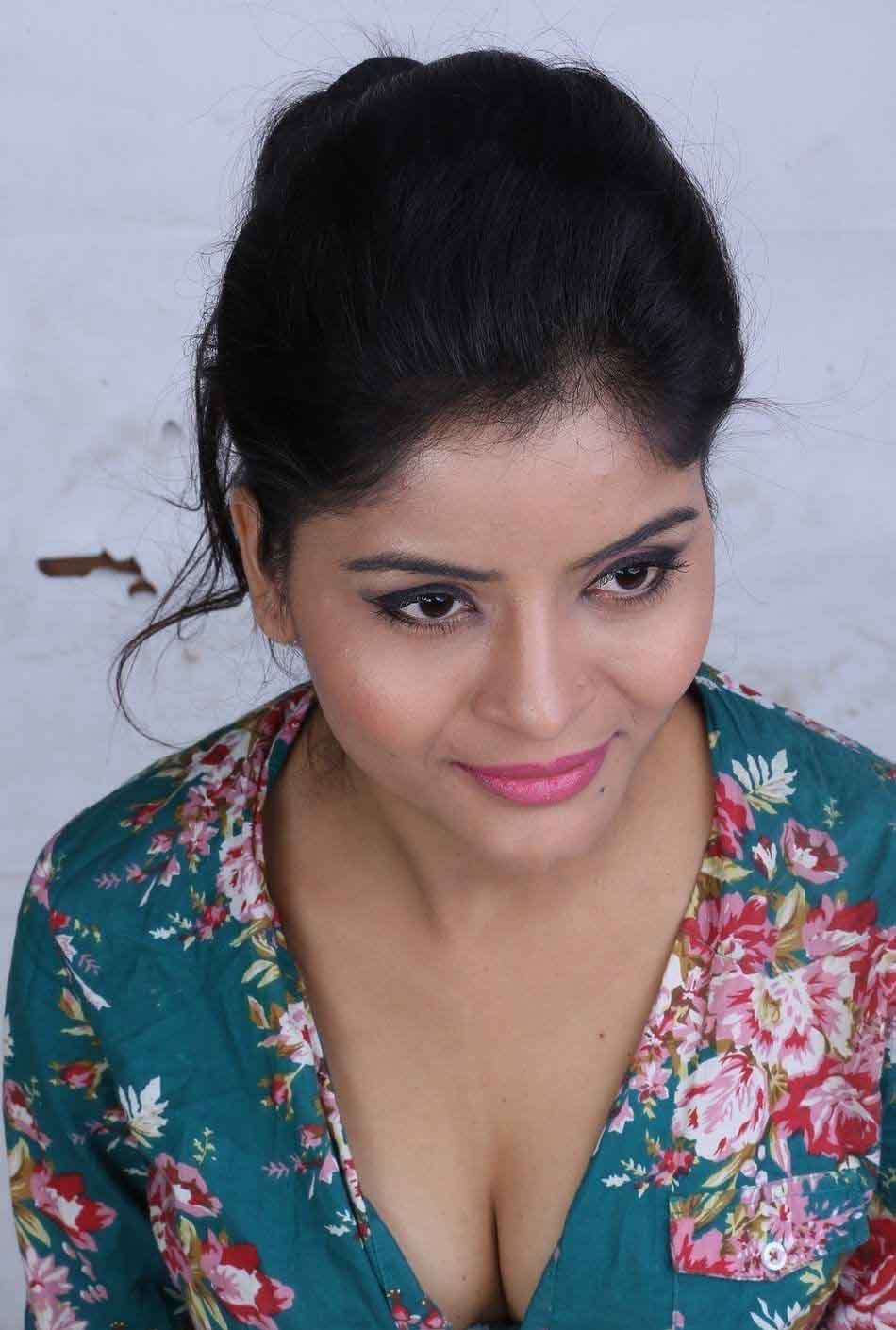 Gehana Vasisth  Hot Navel Show Photos