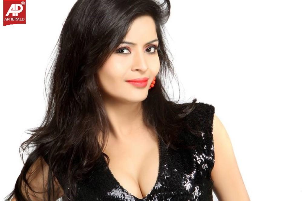 Gehana Vasisth Hot Navel Stills