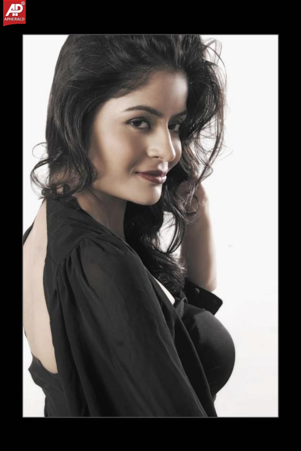 Gehana Vasisth Hot Navel Stills